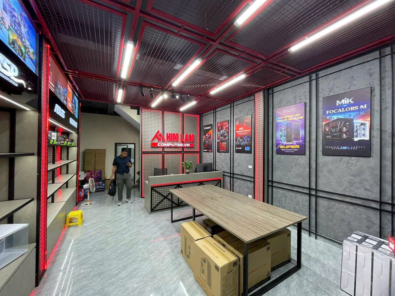 Him Lam Computer Showroom